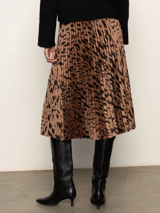 Stylish T-shirt AntiStatic Weave Sanctuary Nostalgia Pleated Midi Skirt in Mocha Leo