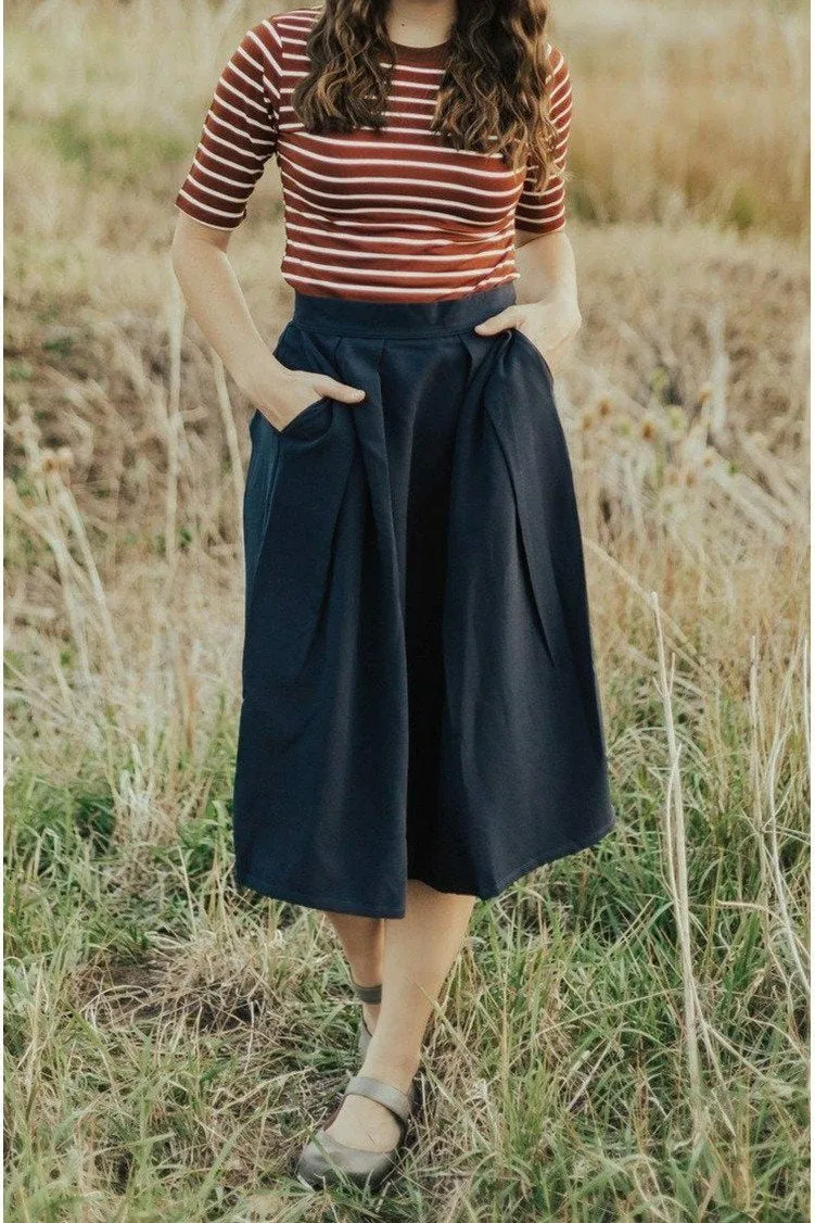 Smooth Look Shelby Skirt Navy