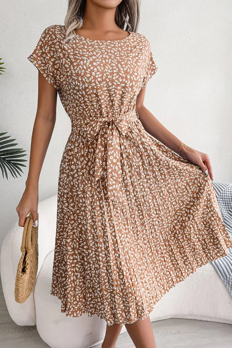CASUAL SHORT SLEEVE FLORAL LARGE PLEATED DRESS_CWDSD2554 Curve-Enhancing Floral-Pattern