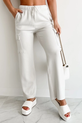 Non Tapered Leg Comfortable Cut Snooze And Relax Cargo Sweatpants (Chalk)