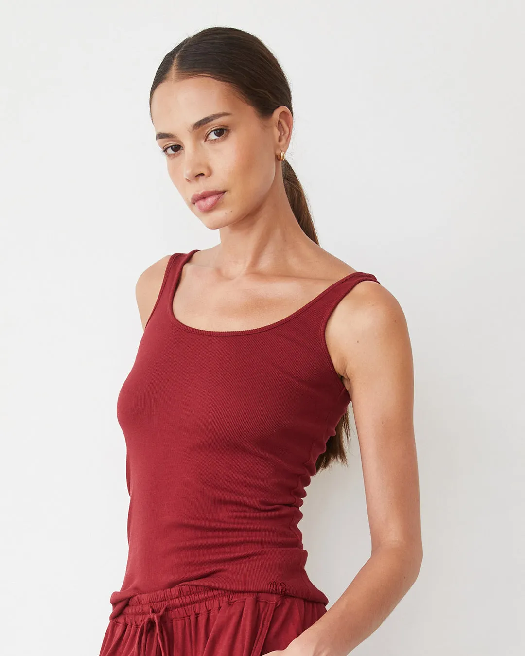 Sporty T-shirt NoSlipGripperBand Supimaluxe Rib Scoop Neck Tank
