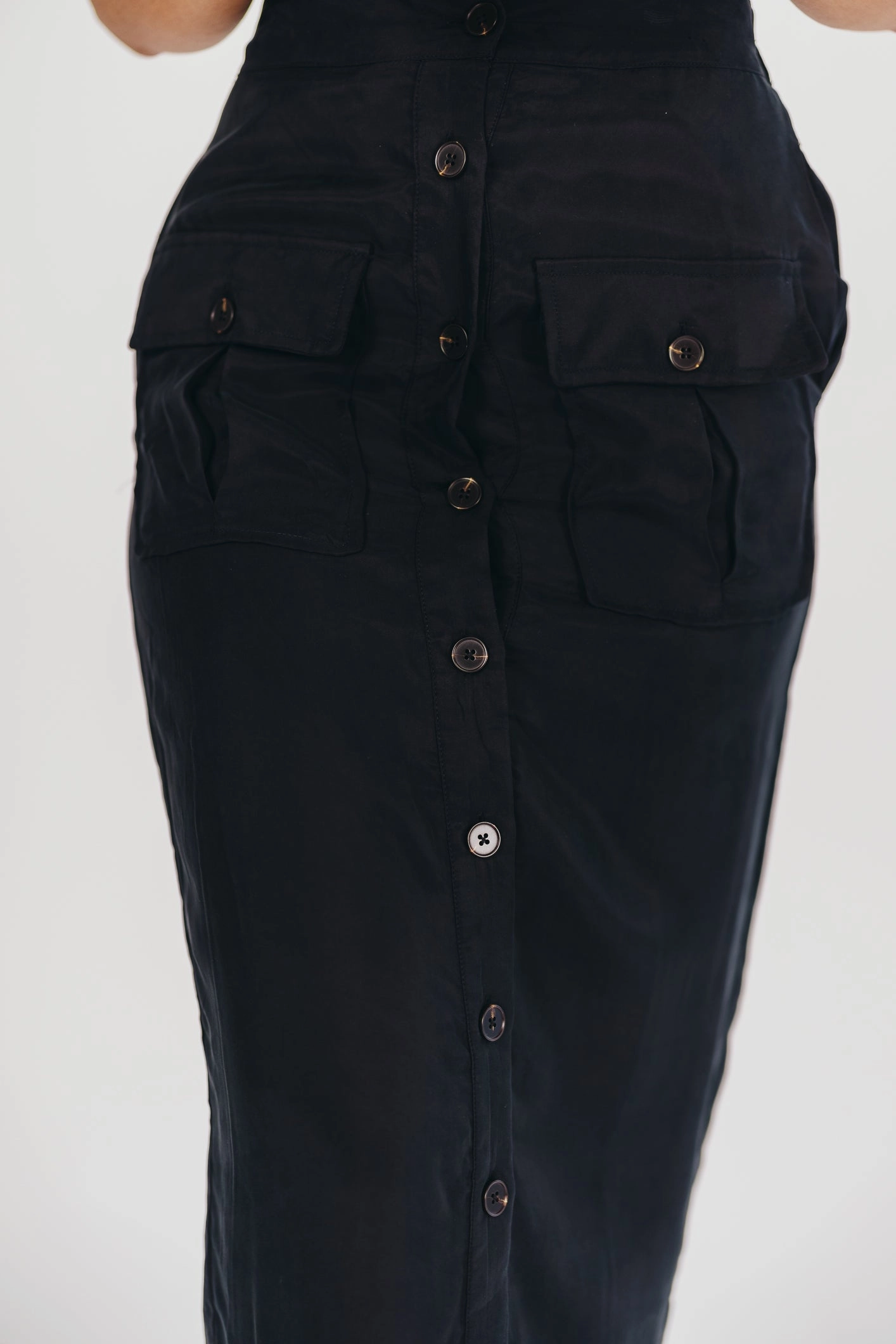 Breathable Comfort artisanal quality Better Days Button-Down Midi Cargo Skirt in Black *Final-Sale*