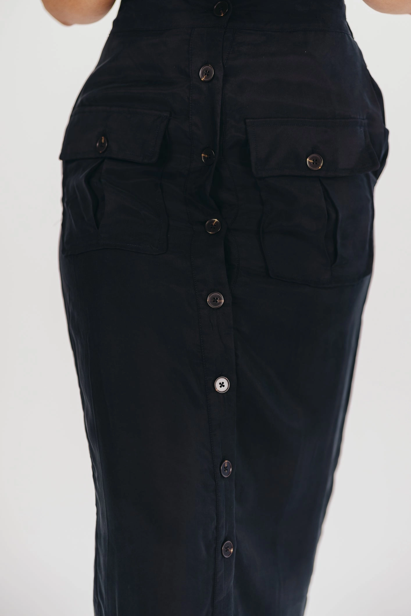 Better Days Button-Down Midi Cargo Skirt in Black *Final-Sale* urban scene Gentle Comfort