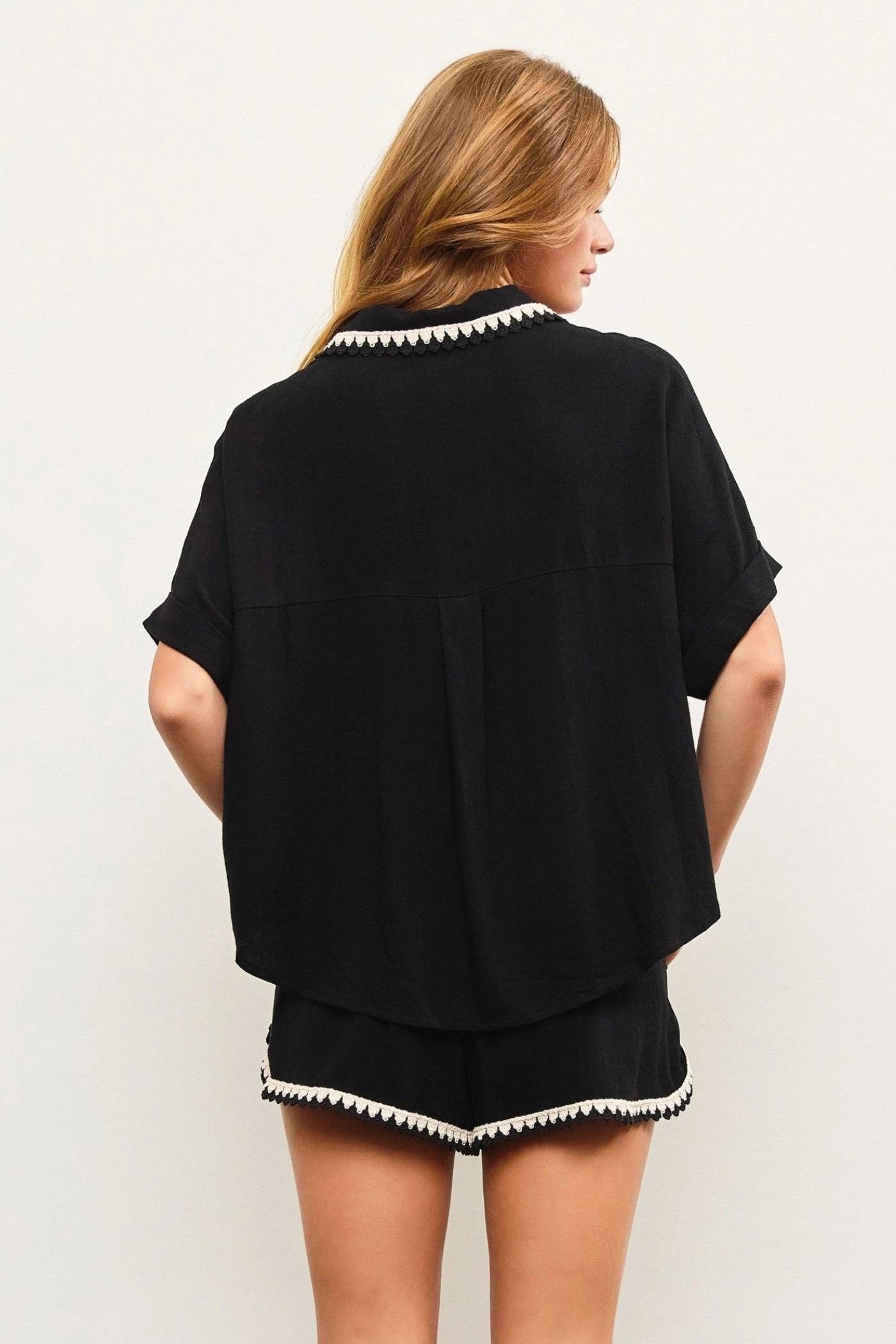 ANA WOVEN BUTTON-DOWN TOP MinimalistDesign