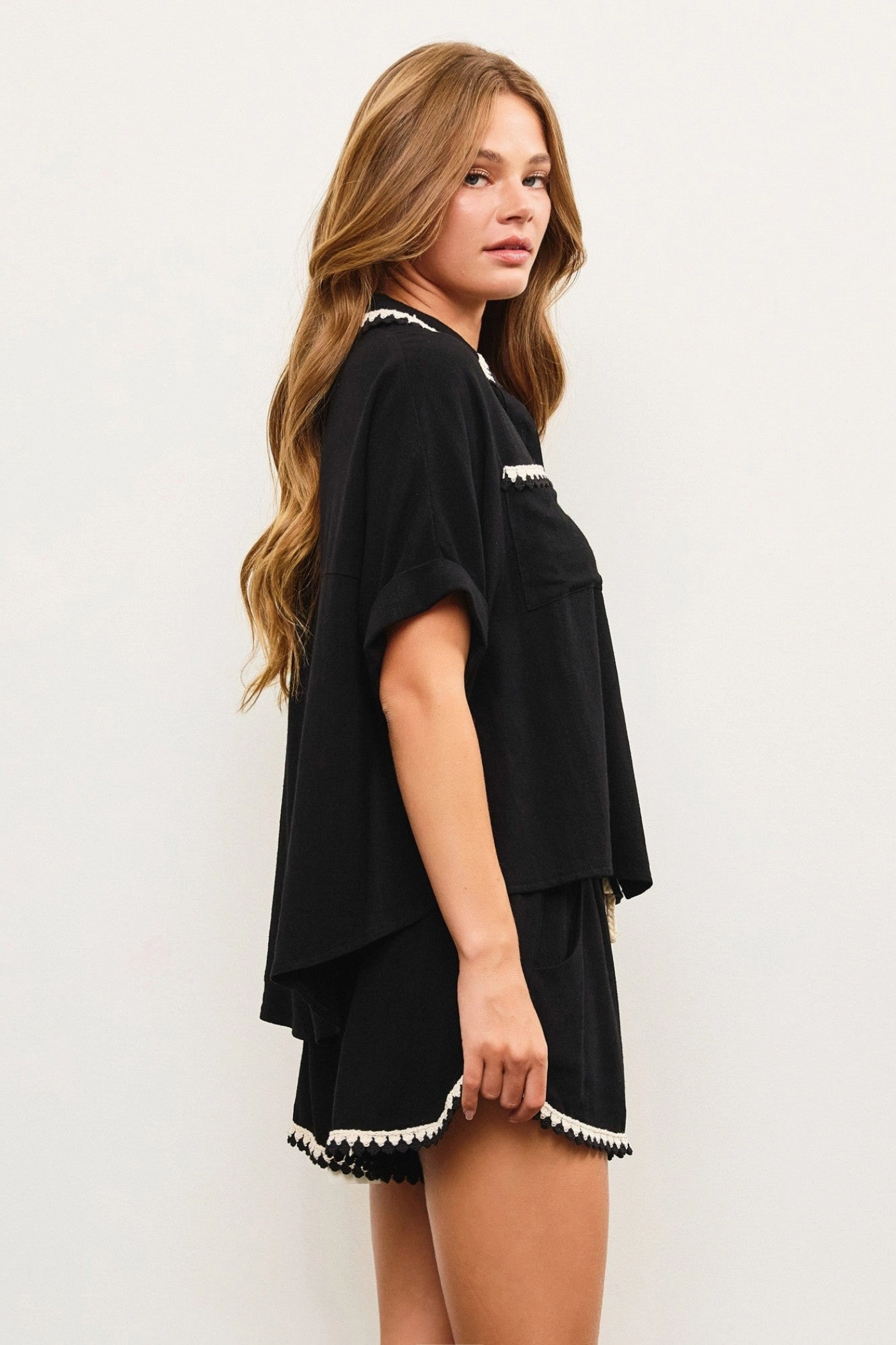 ANA WOVEN BUTTON-DOWN TOP Hidden Storage Pockets Compression Fit Engineering