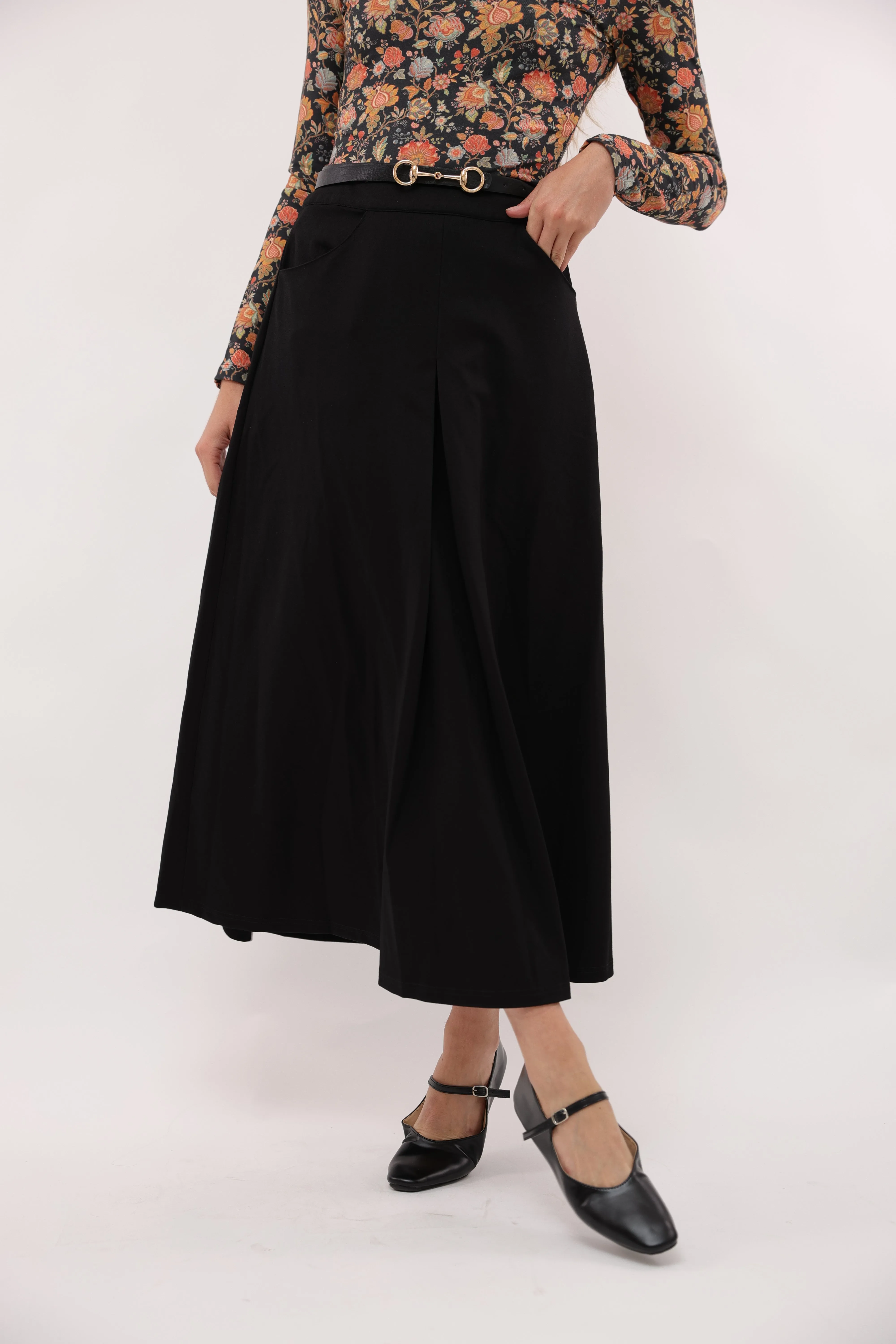 Tia Ponte Skirt Push Button Closure