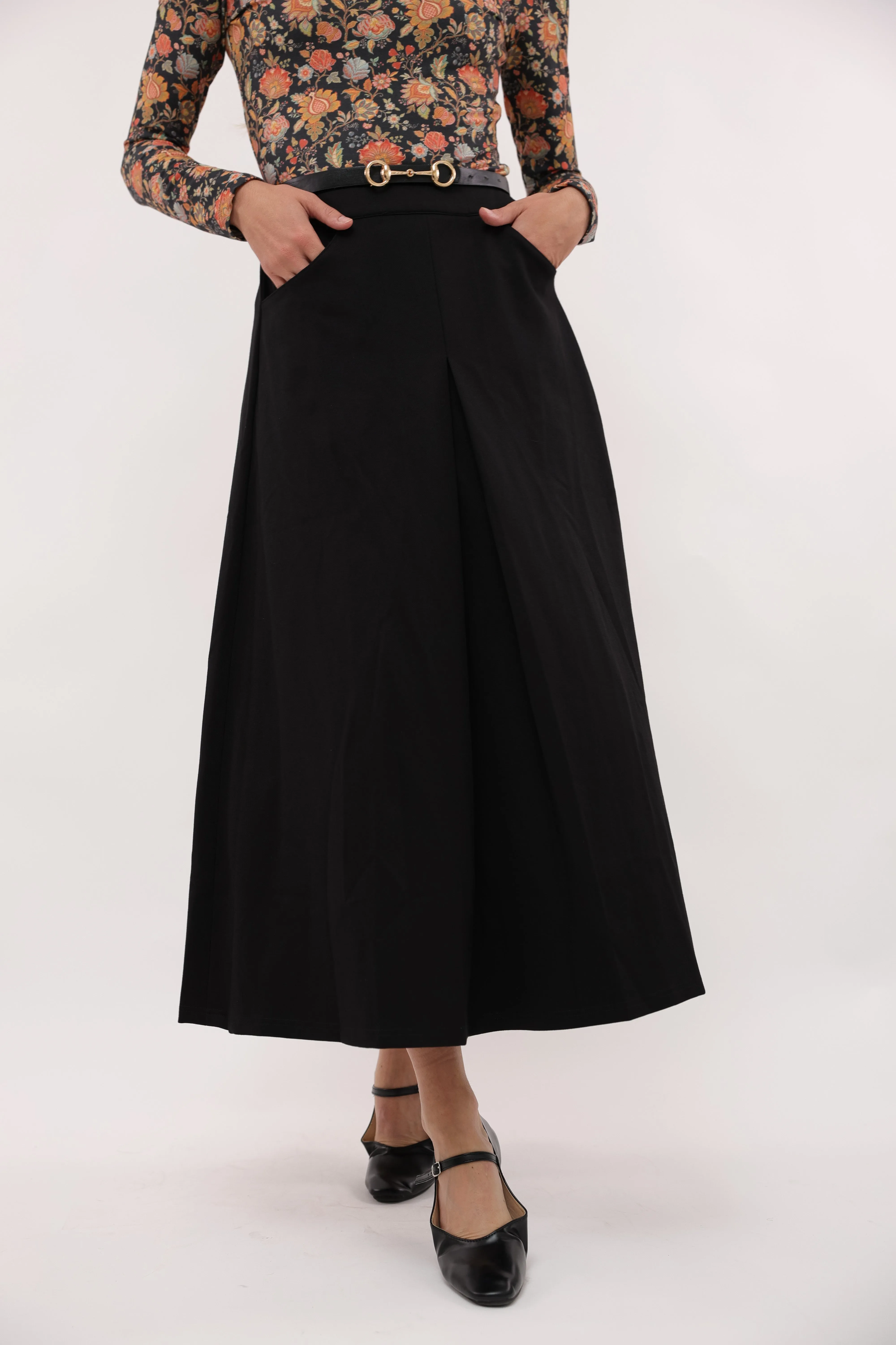 Moisture Wicking Textile Side Pockets Tia Ponte Skirt