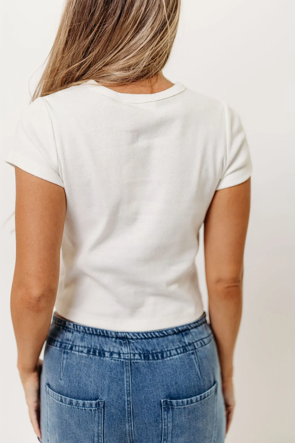 NonIrritating Seams Topanga 100% Cotton Everyday Fitted Crop Tee in Off-White