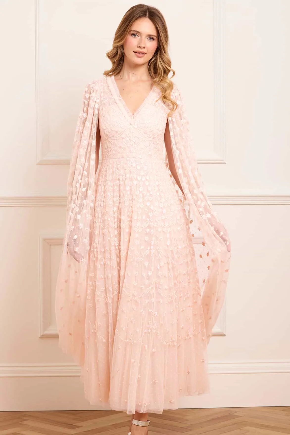 Chill Fashion Airy Fabric Clover Cape Sleeve Ankle Gown