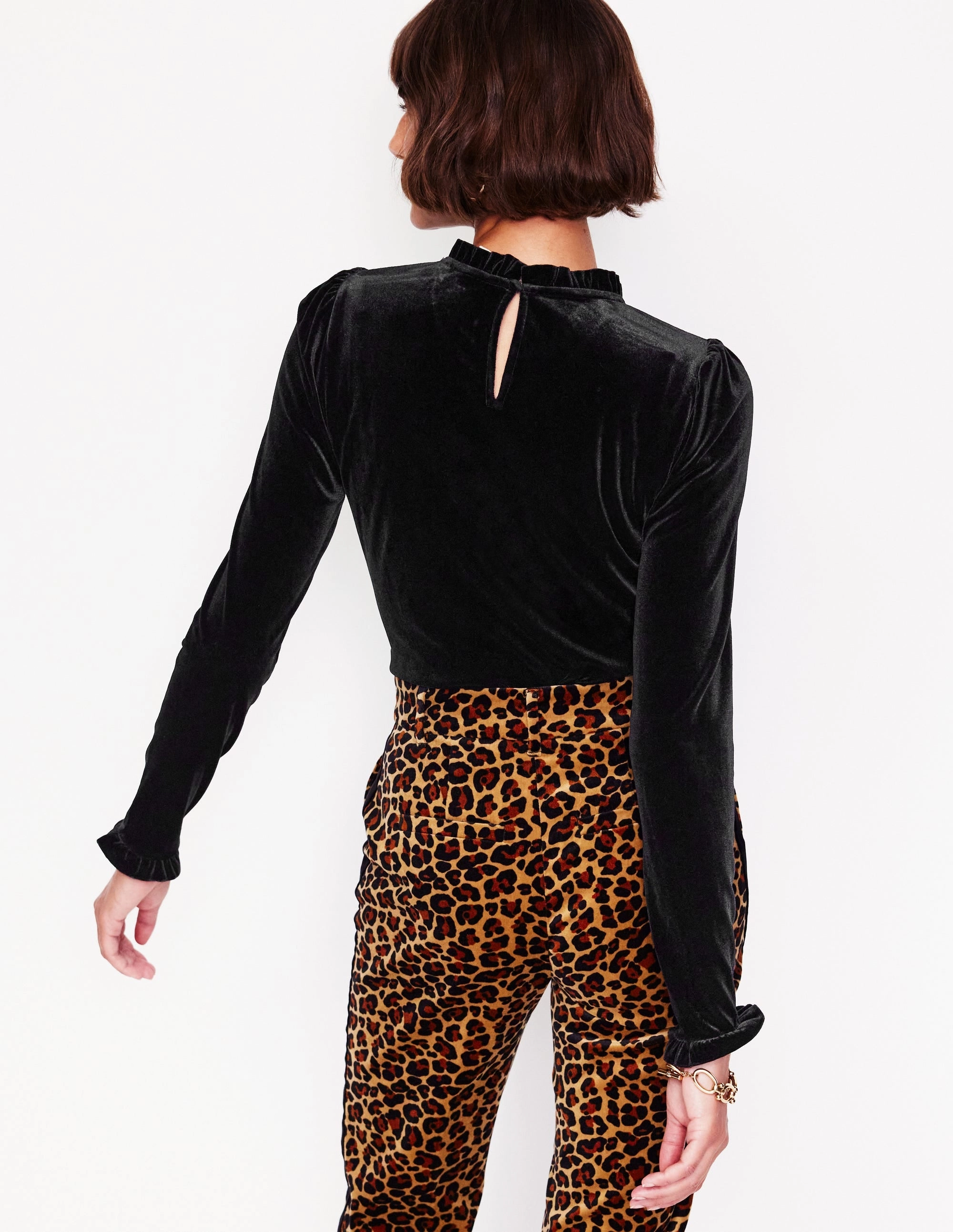 SlimFit Non Slip Shoulder Seams Velvet Frill Neck Top-Black