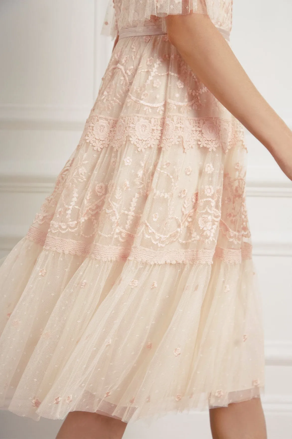 Office Classic Lightweight-Structure Midsummer Lace Dress