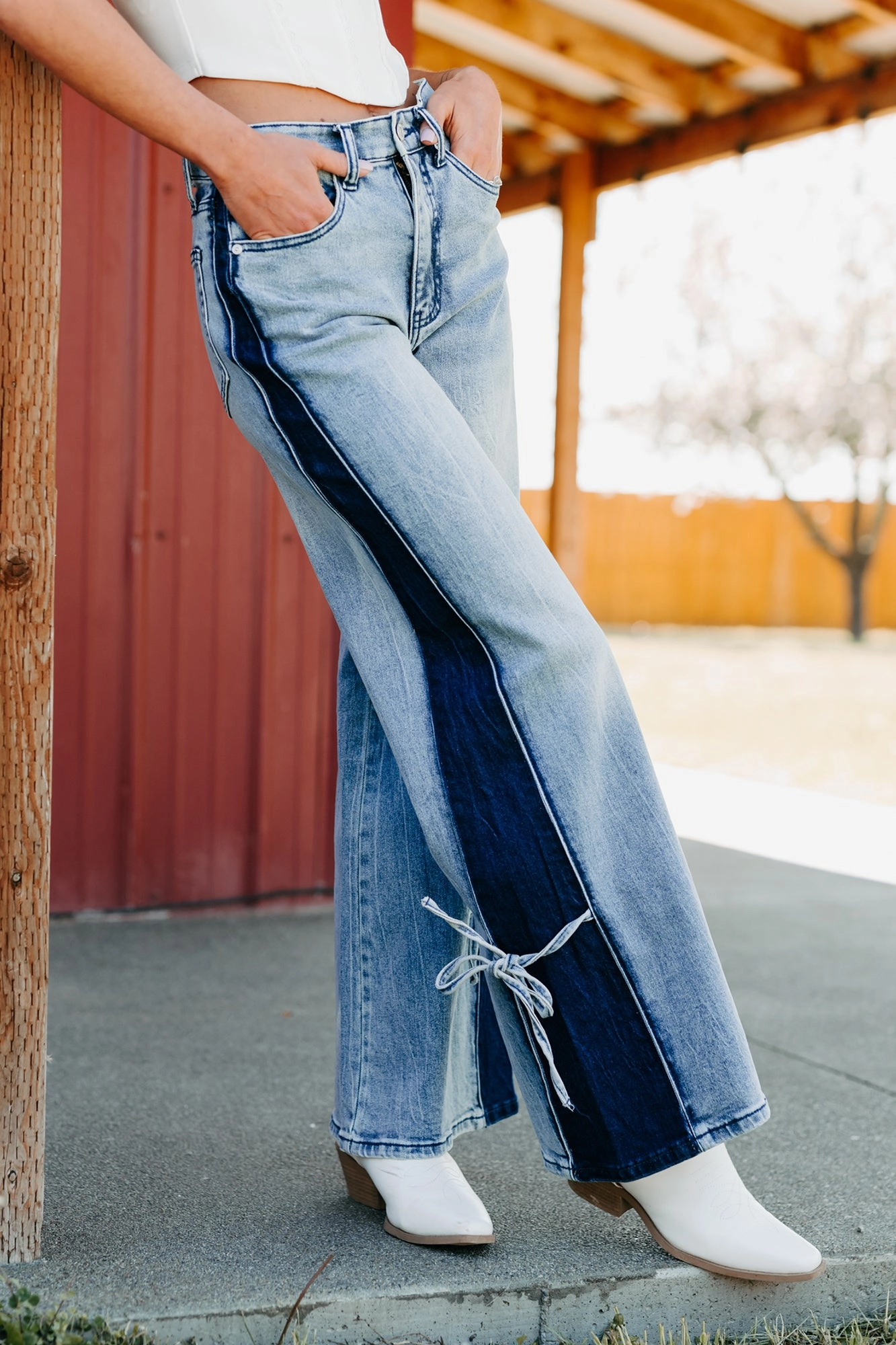 Quality Fabric tech fabric Wes Contrast Side Saige Denim Wide Leg Jeans (Medium Light)