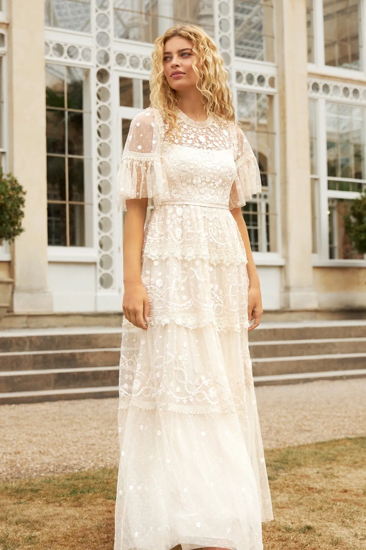 Elegance Glow Feminine Touch Midsummer Lace Round Neck Gown