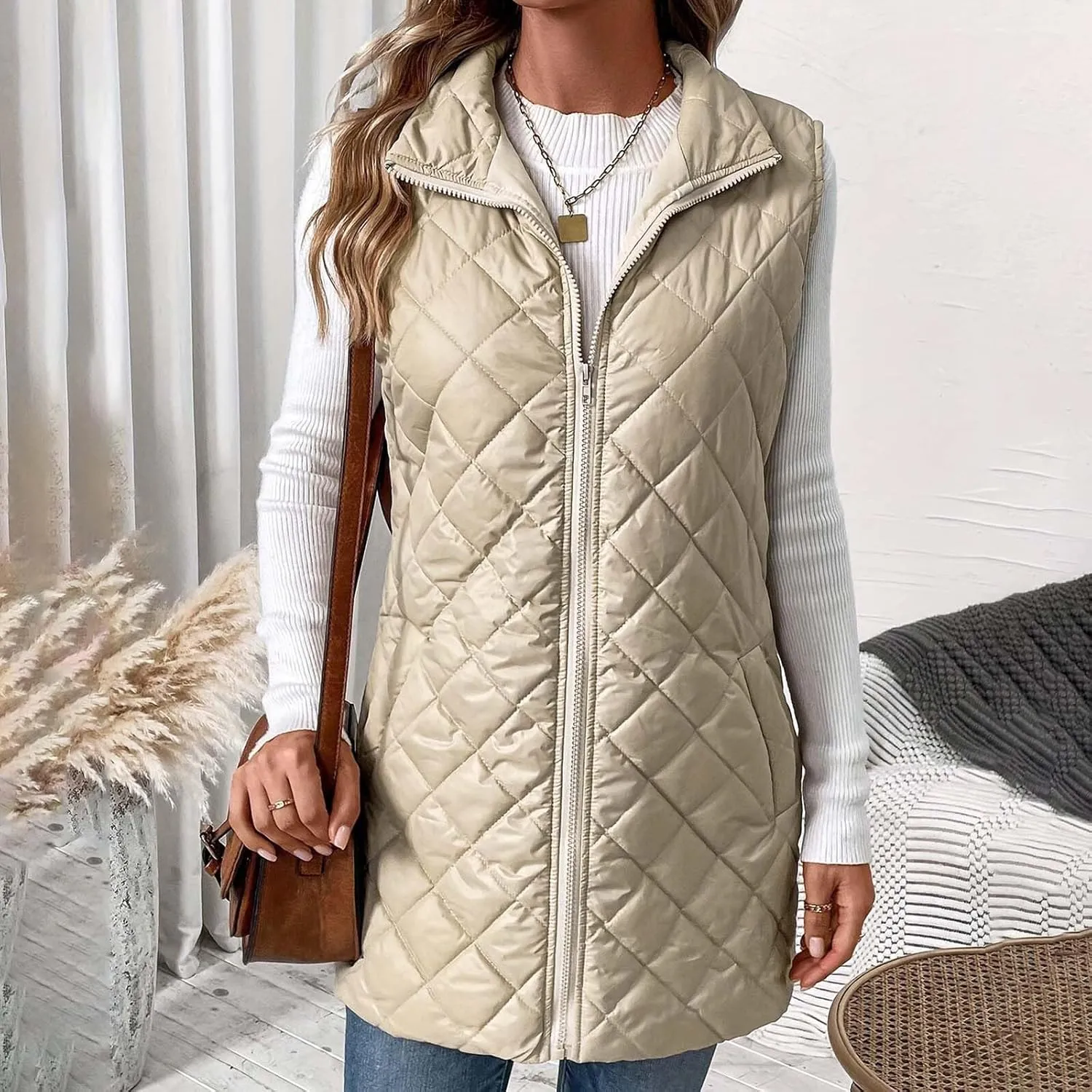 Women's Long Quilted Vest Winter Sleeveless Coat Fluffy Down Vests Zip Up Puffer Jacket Stand Collar Lightweight Vest