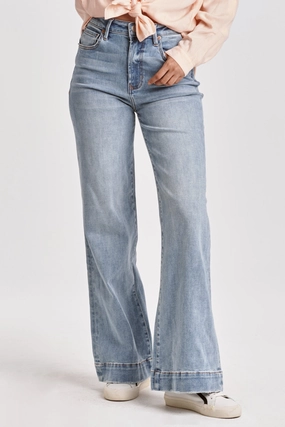 Basic Tank Cozy Knit Dear John Fiona Super High Rise Wide Leg Jeans in Montilla